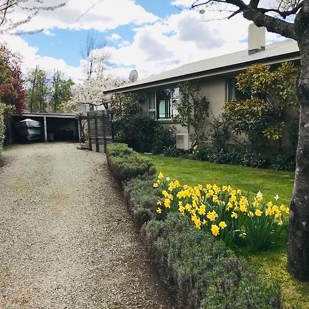 Amazing Aubrey, Walk To Bremner Bay Villa Wanaka Exterior foto