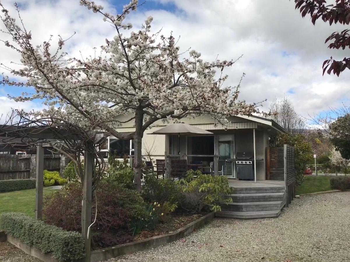 Amazing Aubrey, Walk To Bremner Bay Villa Wanaka Exterior foto