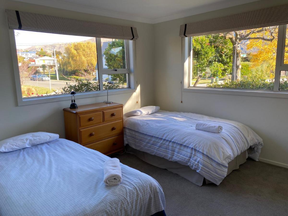 Amazing Aubrey, Walk To Bremner Bay Villa Wanaka Exterior foto